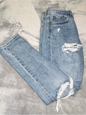Levi’s 501 Original Distressed Straight Leg Jeans Women’s W26 L30 Medium Wash